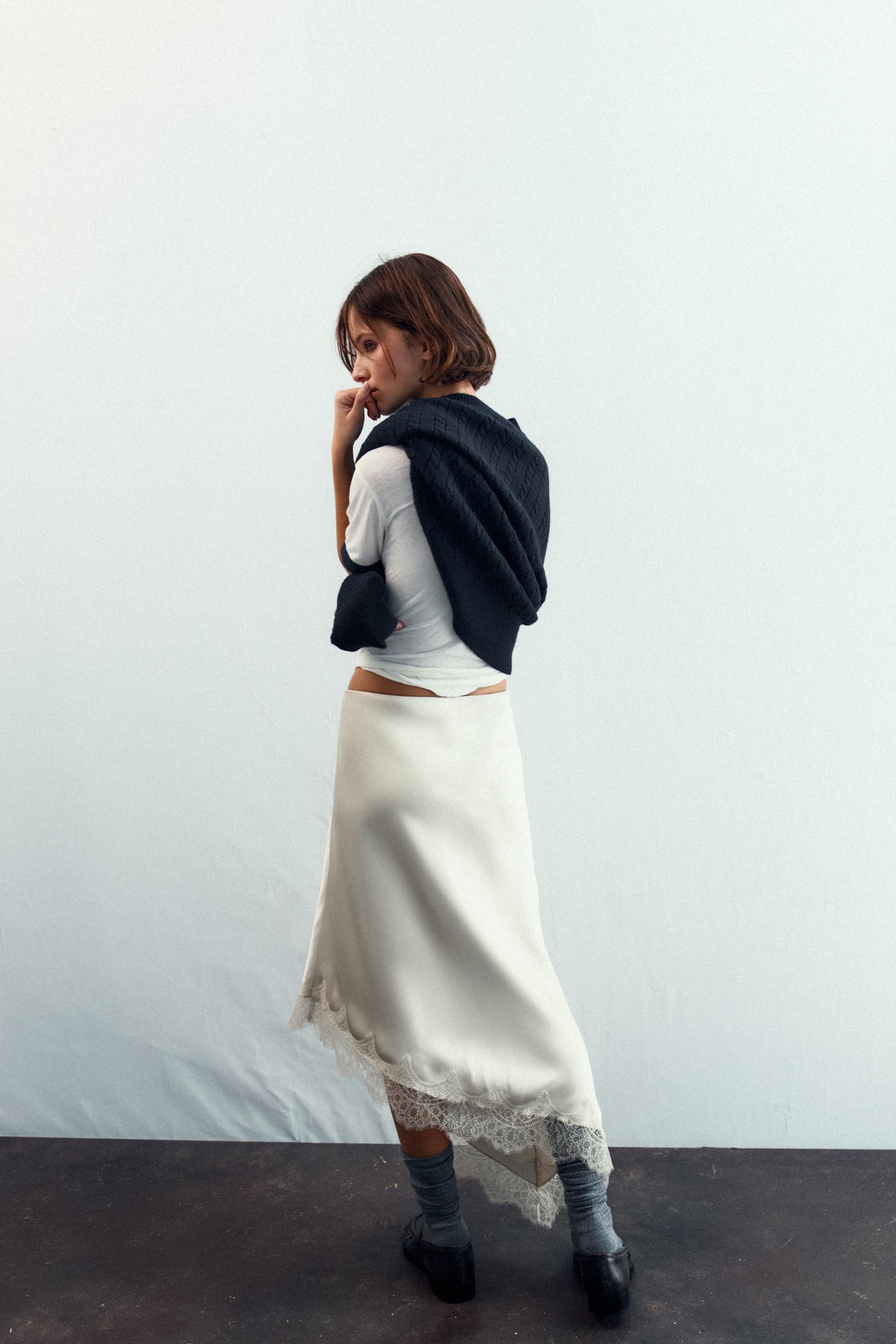 LACE SATIN EFFECT SKIRT